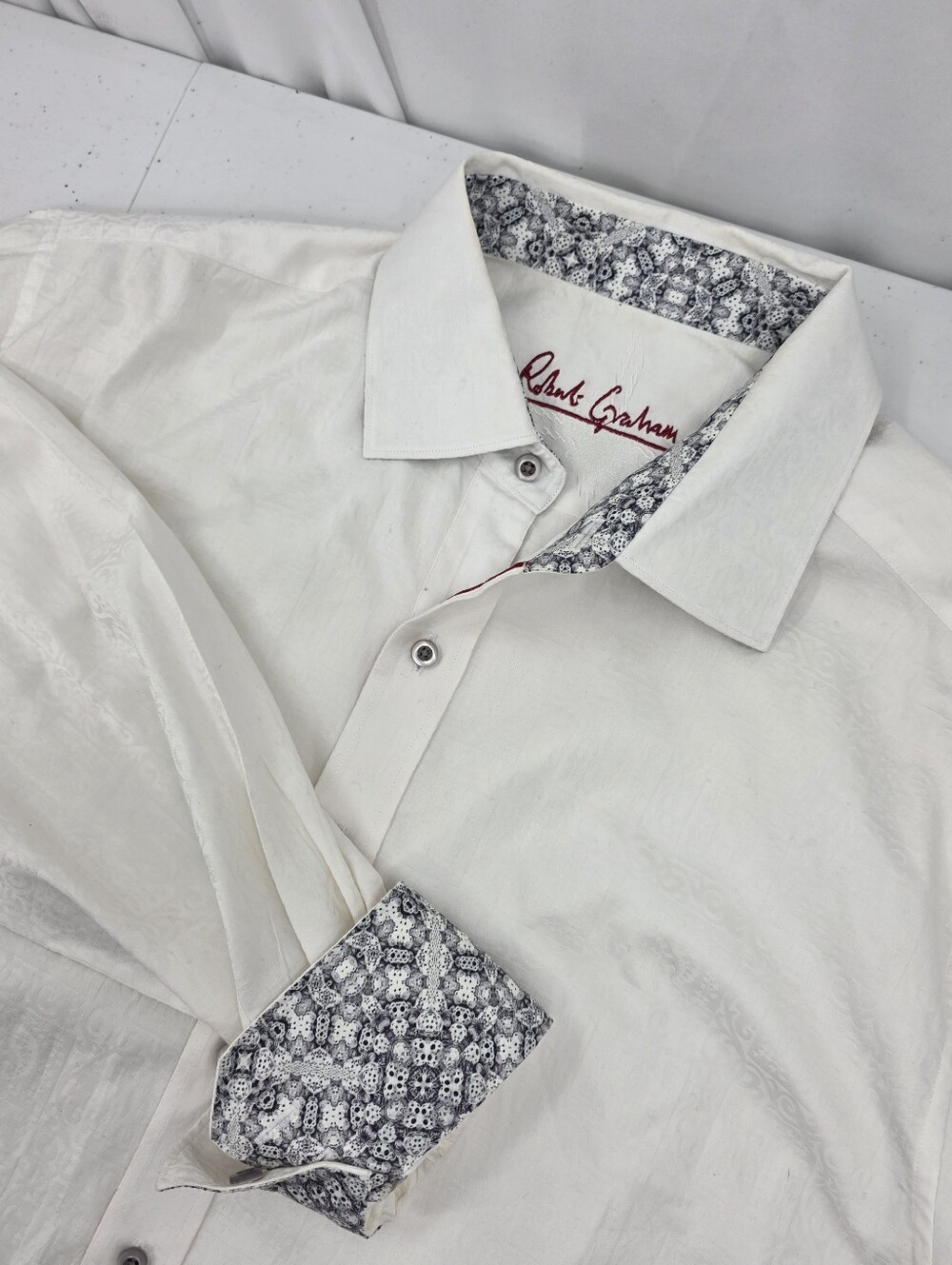 Robert Graham Long Sleeve White Jaquard Print Flip Cuff Button Up Shirt Size XL.